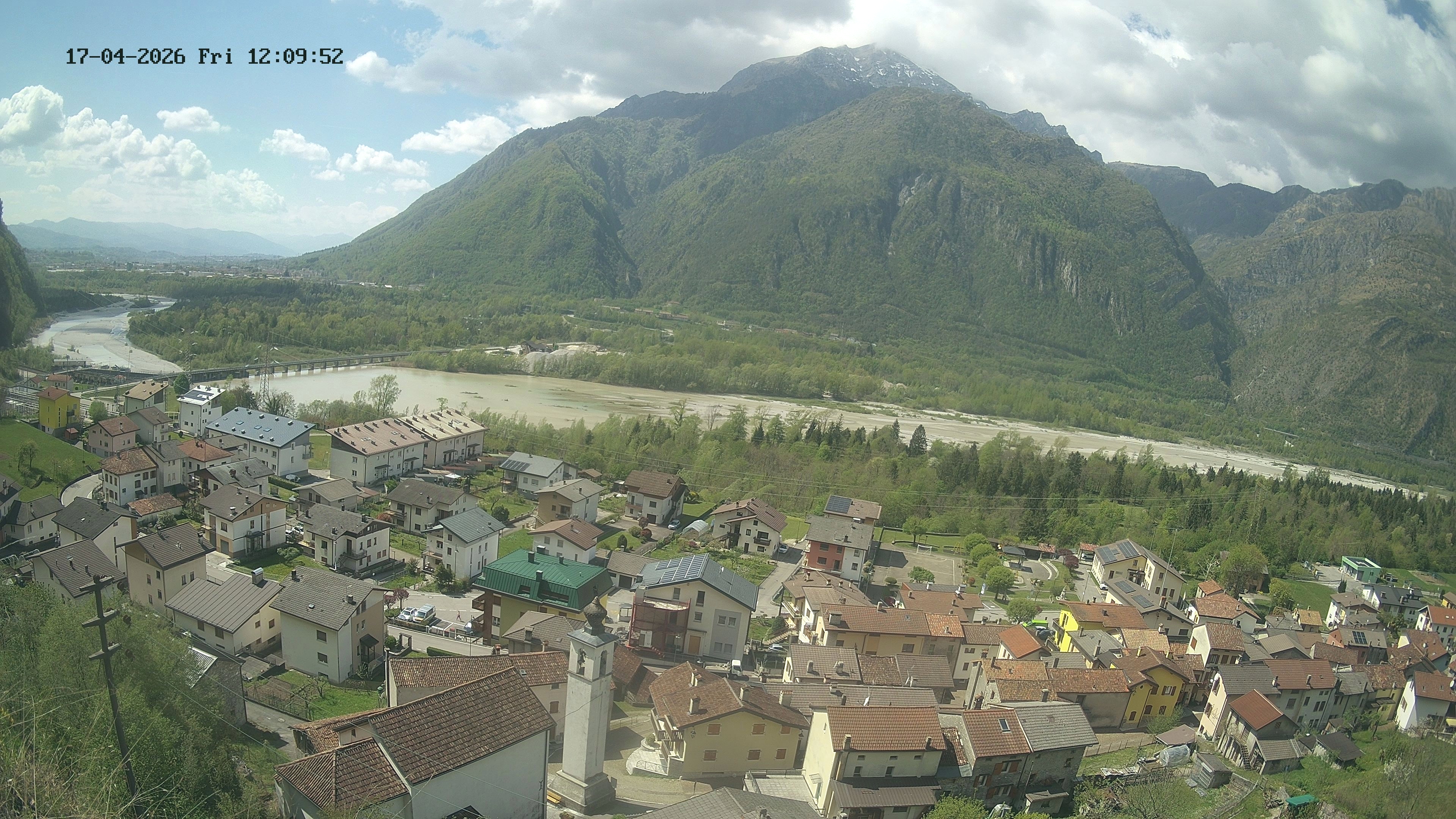 immagine della webcam nei dintorni di Pian del Cansiglio: webcam Ponte nelle Alpi